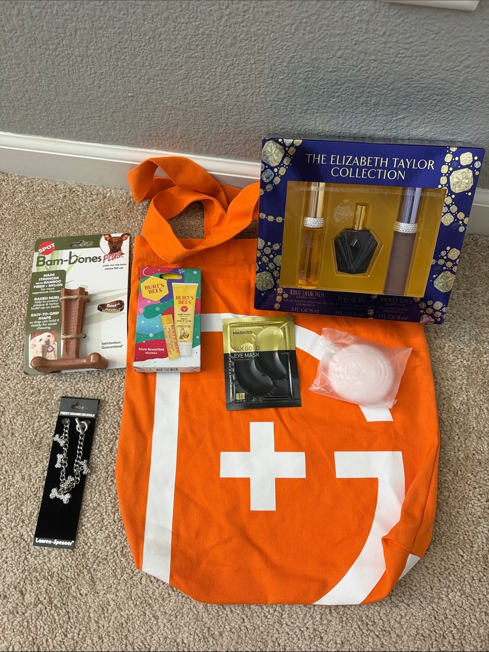 Burt’s Bees Hive favorites Gift Set with Elizabeth Taylor Set